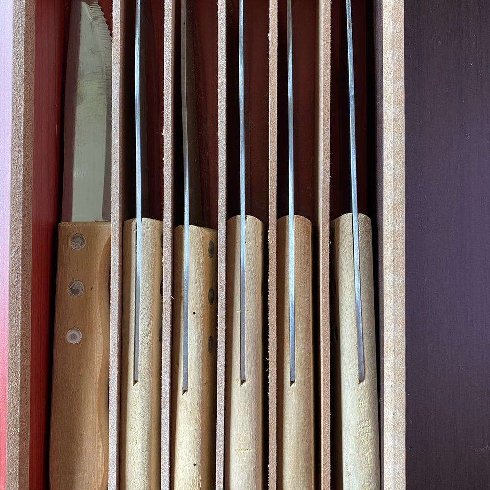 Steak knives wood case‎